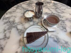 Conditori La Glaceのケーキとドリンク