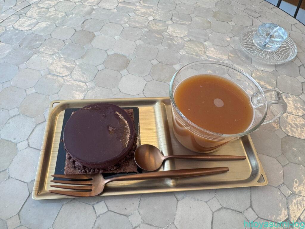 ロディックチョコレートカカオティー、葡萄ケーキの画像